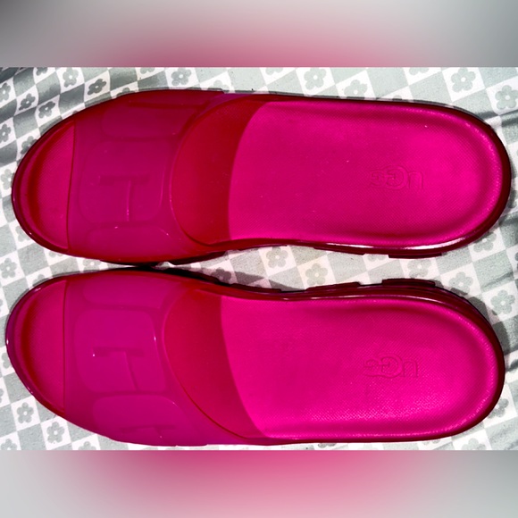Hot pink Ugg slippers/wedges - Picture 1 of 2